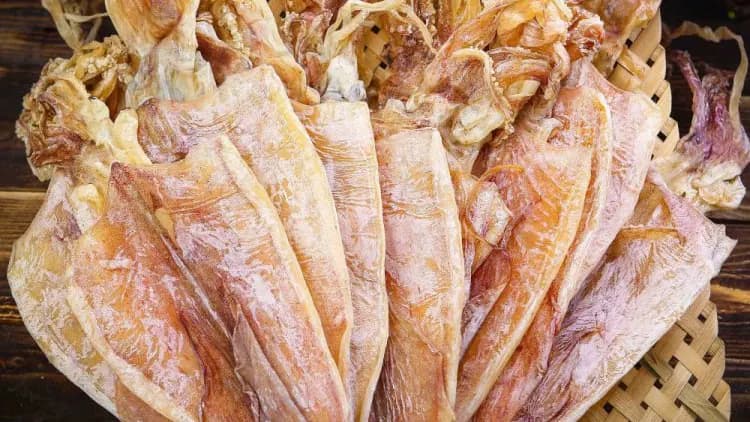 Đĩa mực khô đặc sản thơm ngon của vùng biển Thiên Cầm Hà Tĩnh