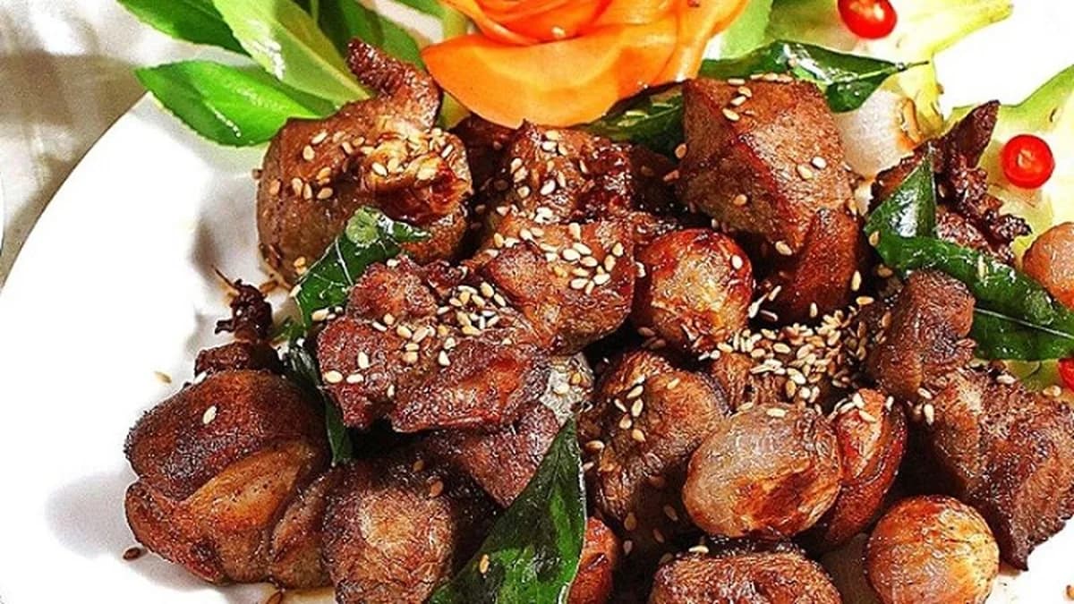 Đĩa dê núi Hương Sơn xào sả ớt thơm lừng bày biện đẹp mắt